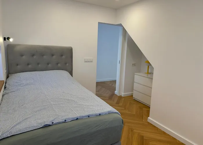 Family With Hot Tub-outdoor Area And Sauna